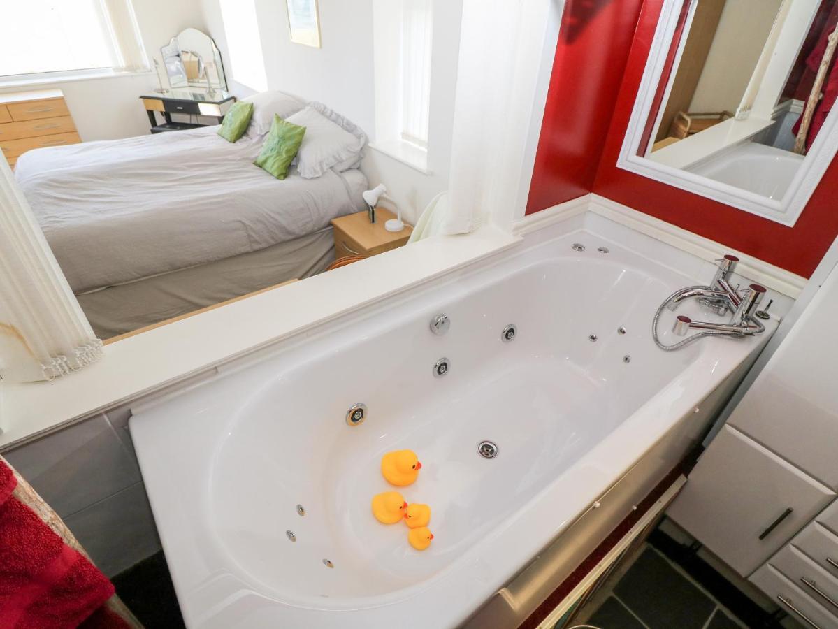 Sea View Apartment Pwllheli Dış mekan fotoğraf
