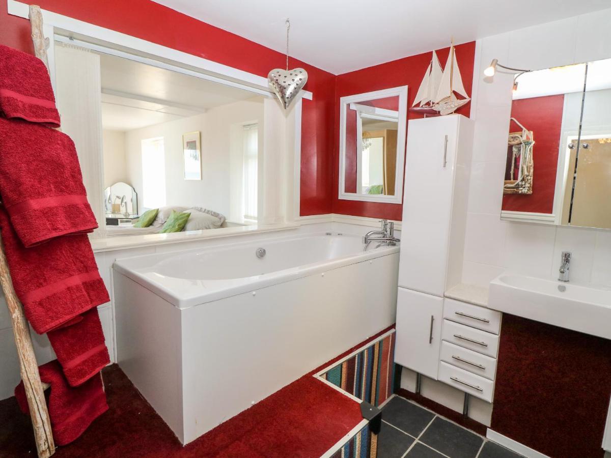 Sea View Apartment Pwllheli Dış mekan fotoğraf